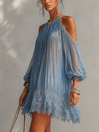 ADELA | Vestido corto azul con hombros descubiertos y bajo de encaje