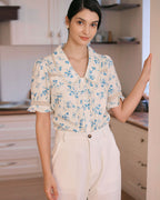 ALICIA | Camisa floral plisada con inserciones de encaje
