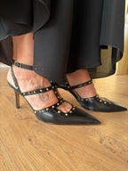 JULIETA | zapatos de tacón con tiras en la talonera y tachuelas