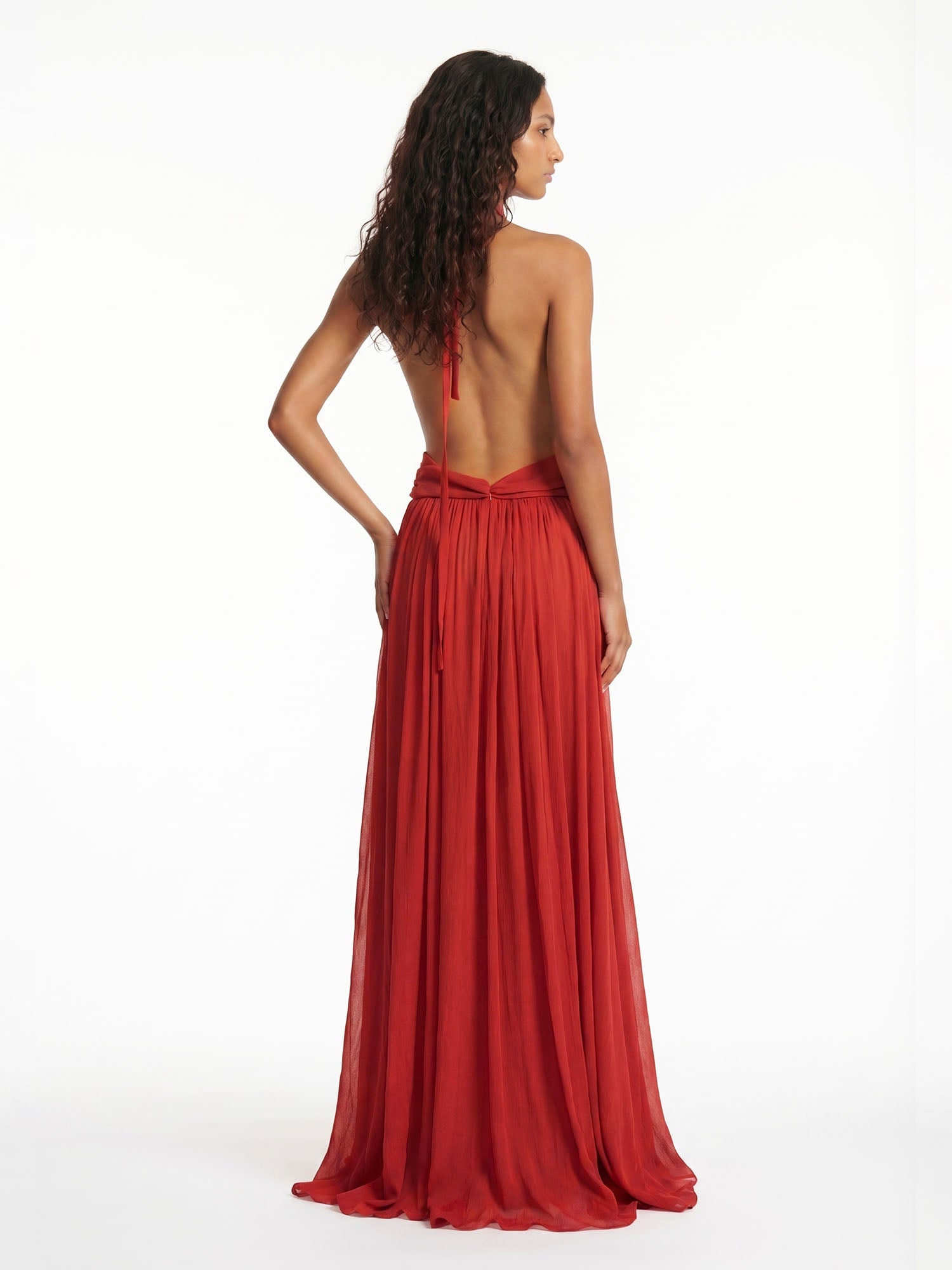 PENÉLOPE | Vestido largo halter con escote profundo
