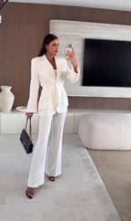 Meghan — Conjunto Blazer Entallado y Pantalón Acampanado | Saber Hacer
