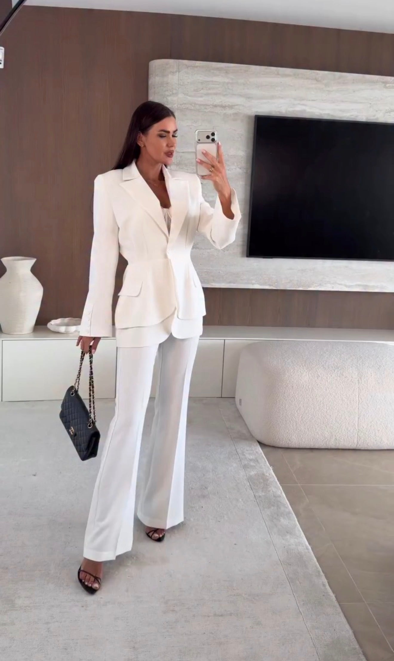 Meghan — Conjunto Blazer Entallado y Pantalón Acampanado | Saber Hacer
