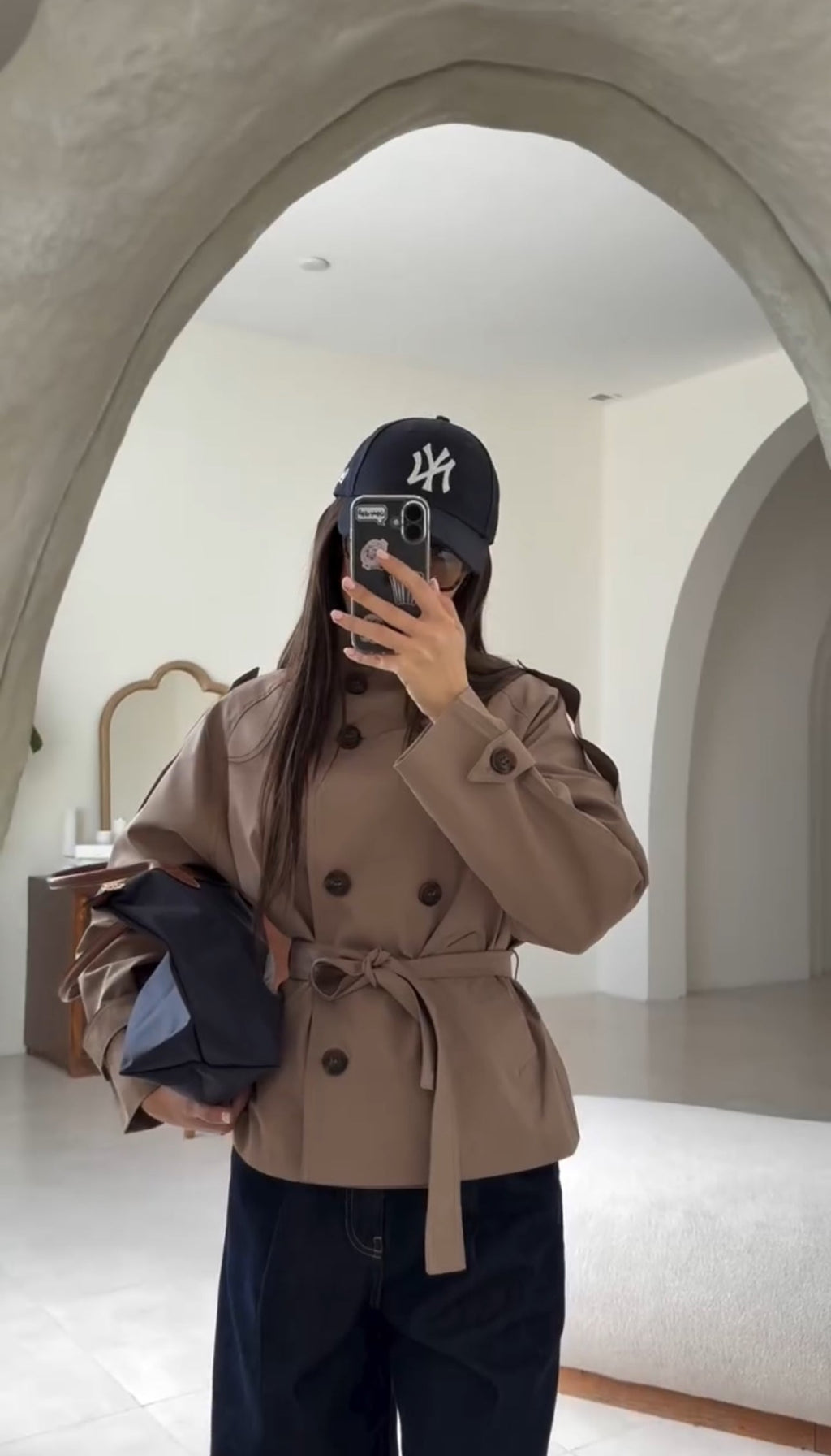 Byblos — Gabardina Corta Doble Botonadura | Gabardina de Lujo