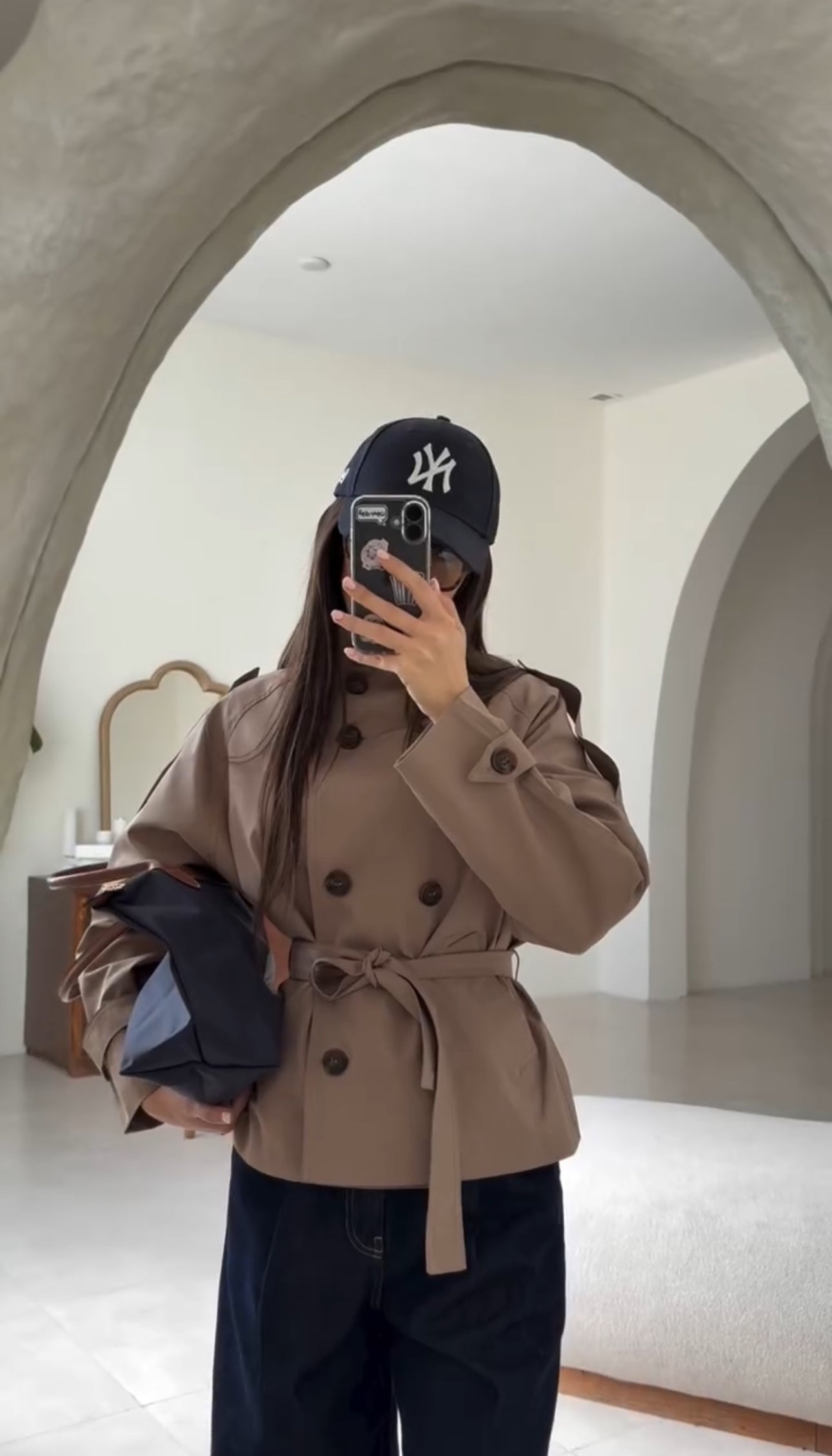 Byblos — Gabardina Corta Doble Botonadura | Gabardina de Lujo