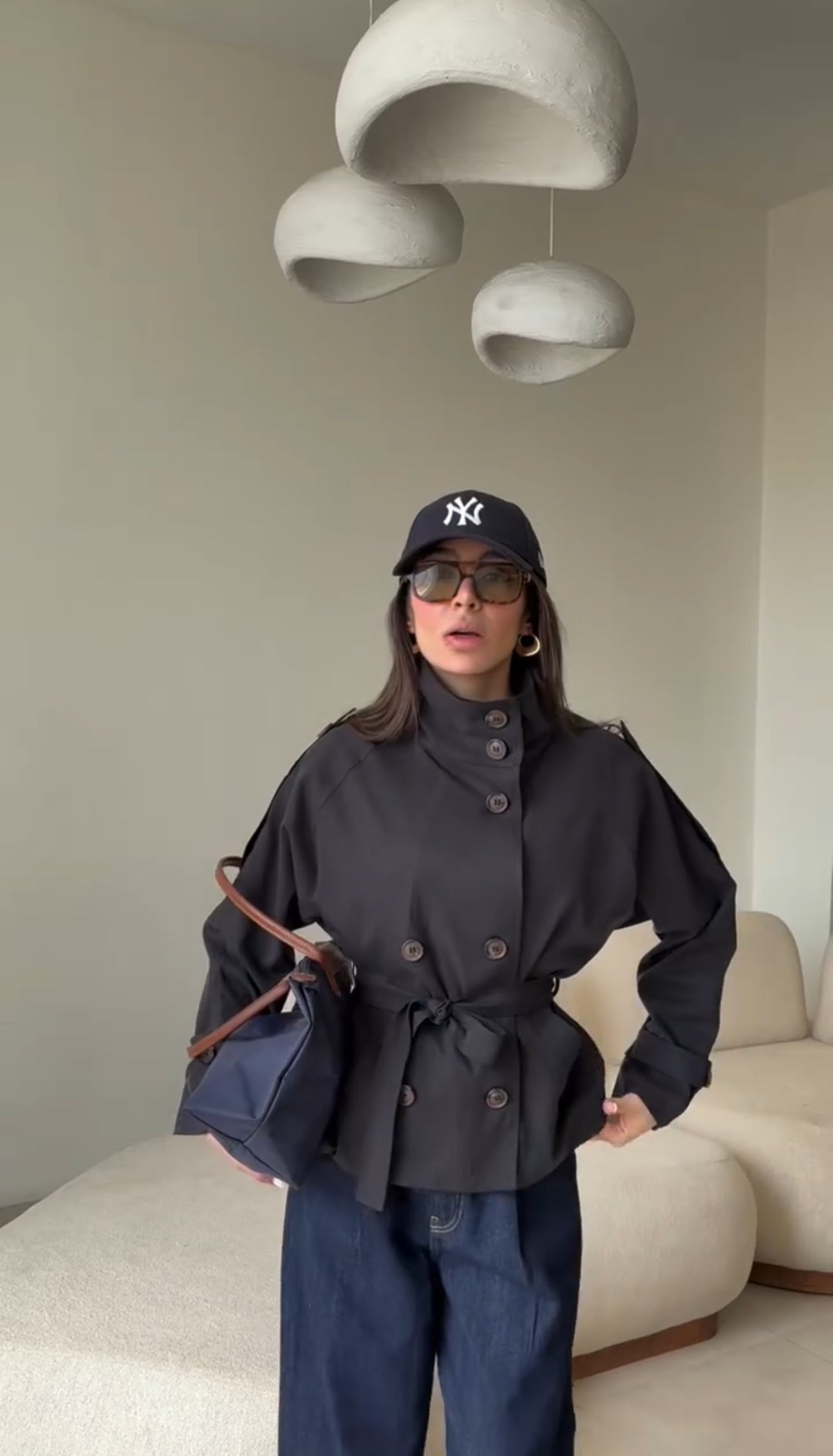 Byblos — Gabardina Corta Doble Botonadura | Gabardina de Lujo