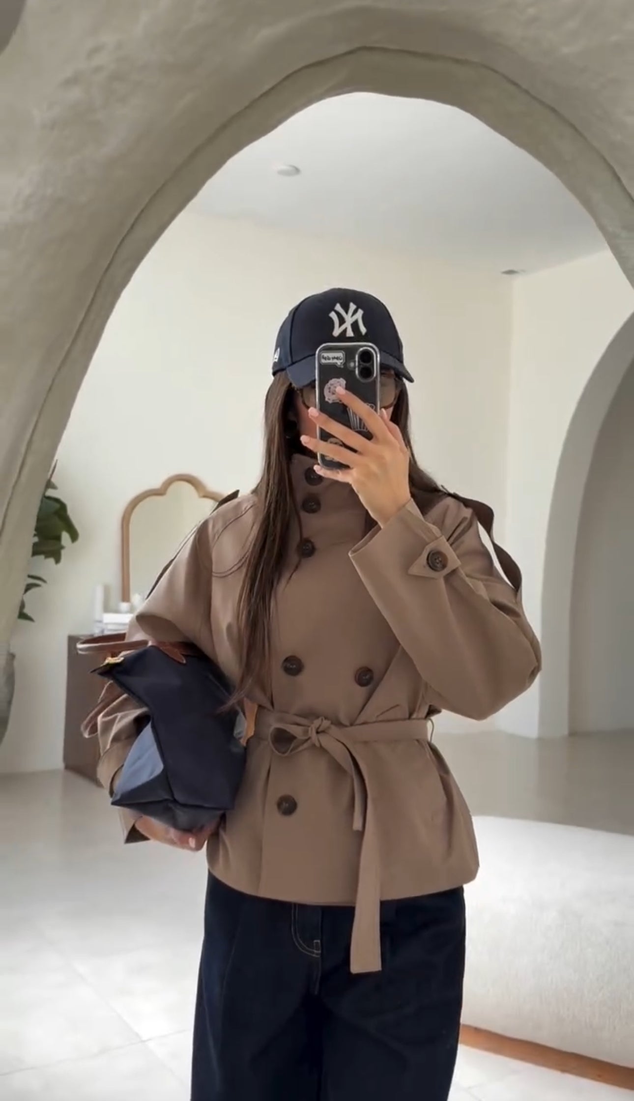 Byblos — Gabardina Corta Doble Botonadura | Gabardina de Lujo