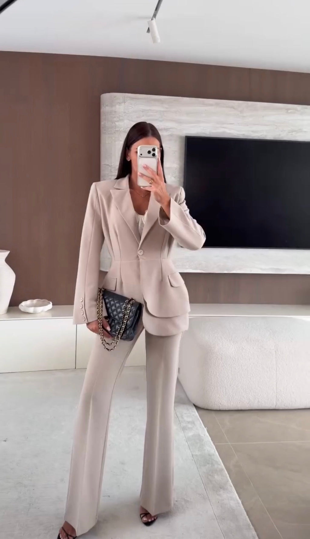 Meghan — Conjunto Blazer Entallado y Pantalón Acampanado | Saber Hacer