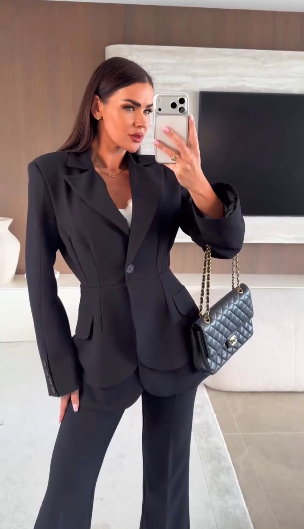 Meghan — Conjunto Blazer Entallado y Pantalón Acampanado | Saber Hacer