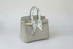 Cinta de Seda — Colgante de Seda para Bolso | Elegancia Pura