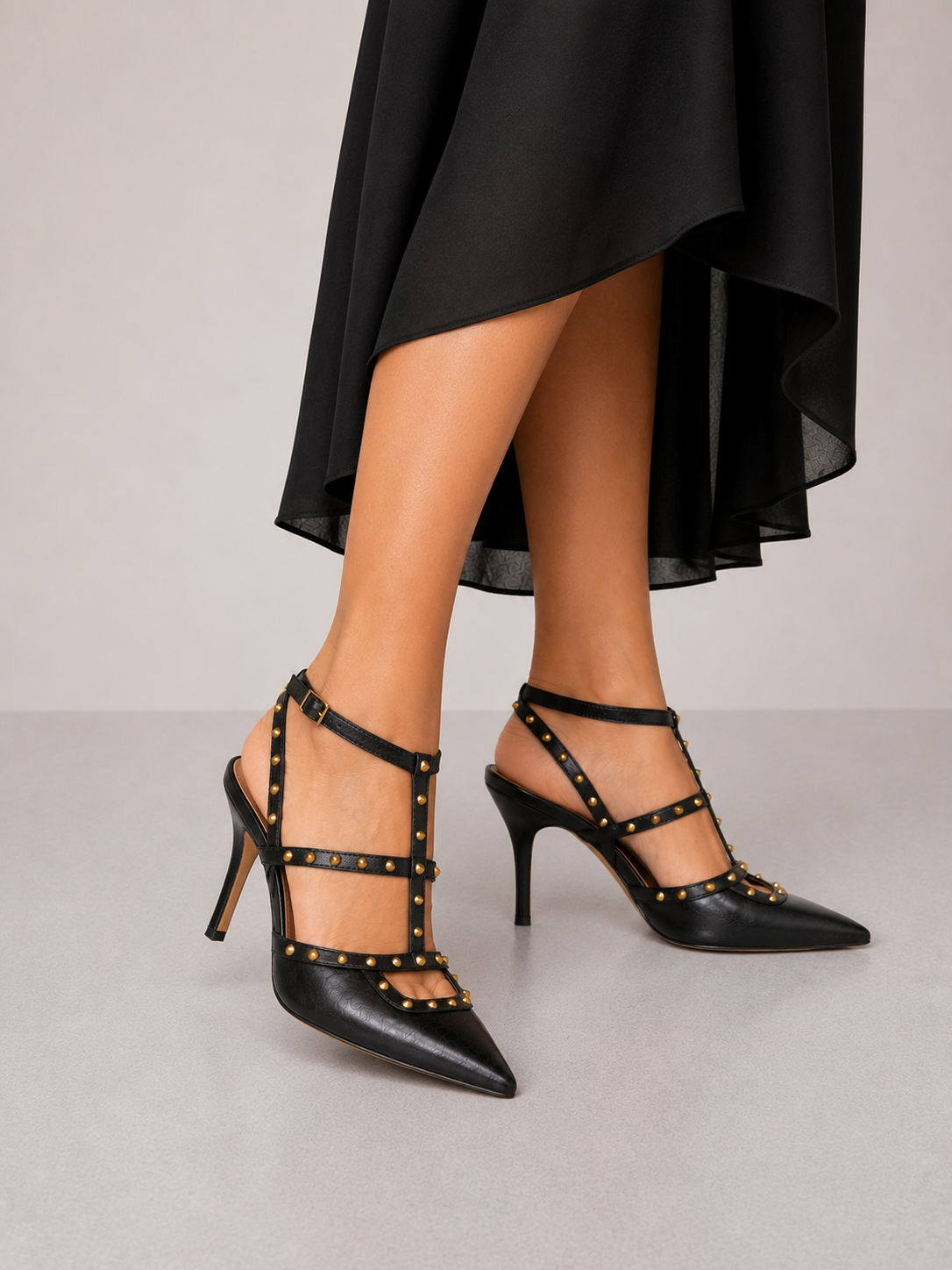 JULIETA | Zapatos de tacón con tiras en la talonera y tachuelas