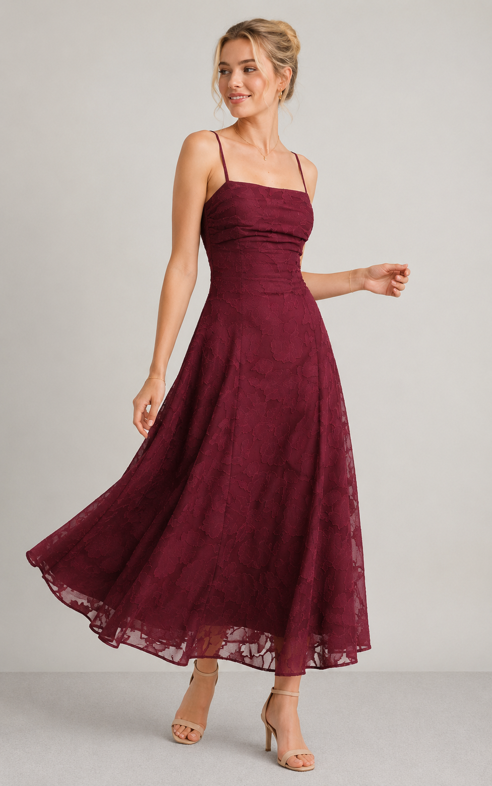 ANA | Vestido largo sin tirantes de color rojo vino