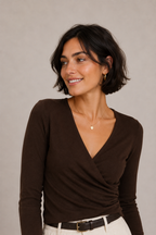 MIRIAM | Camiseta con cuello envolvente marrón