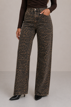 TALÍA | Vaqueros con estampado de leopardo negro