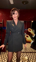 Bárbara Negro — Vestido Blazer Doble Botonadura y Broche | Elegancia Negra