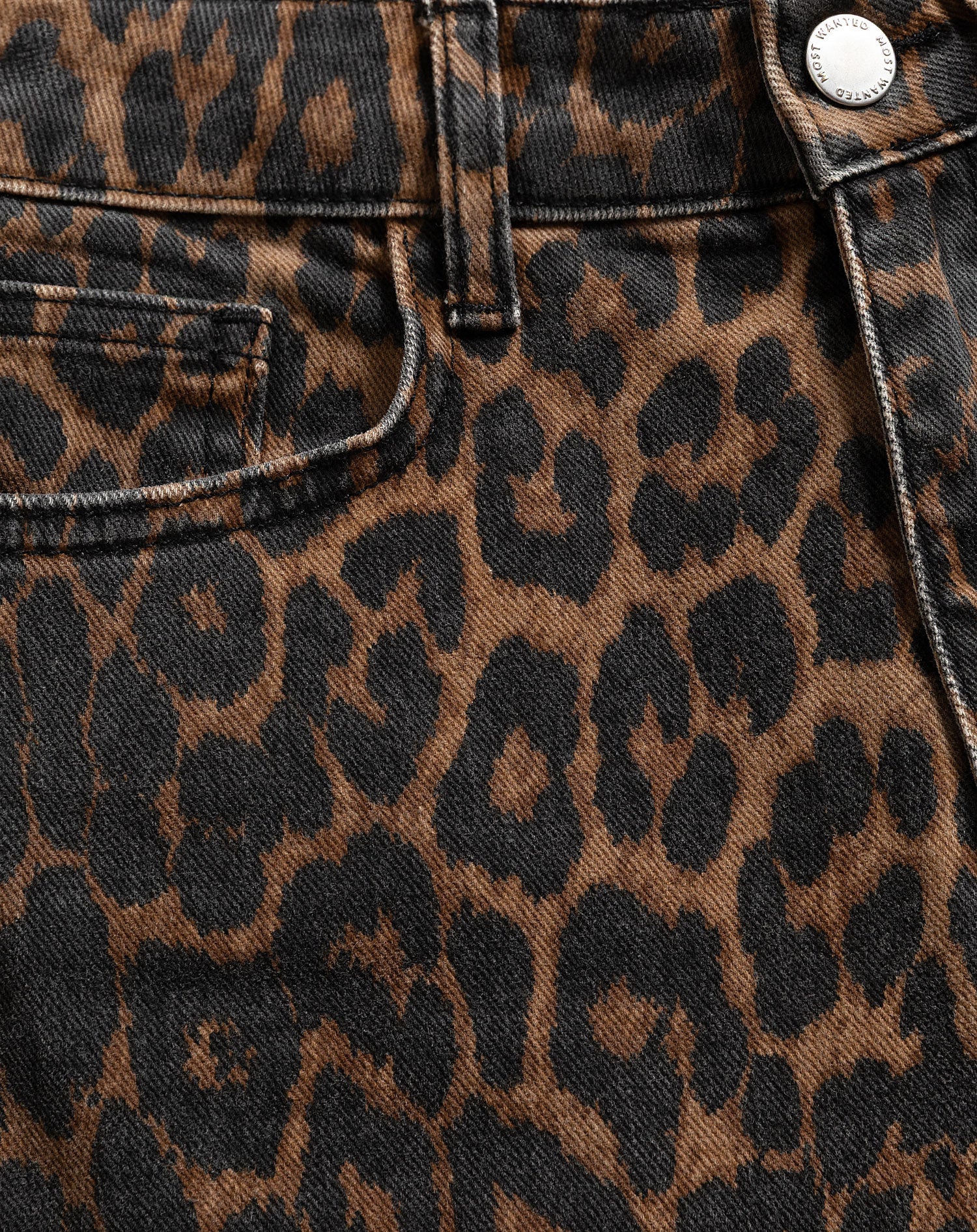 TALÍA | Vaqueros con estampado de leopardo negro