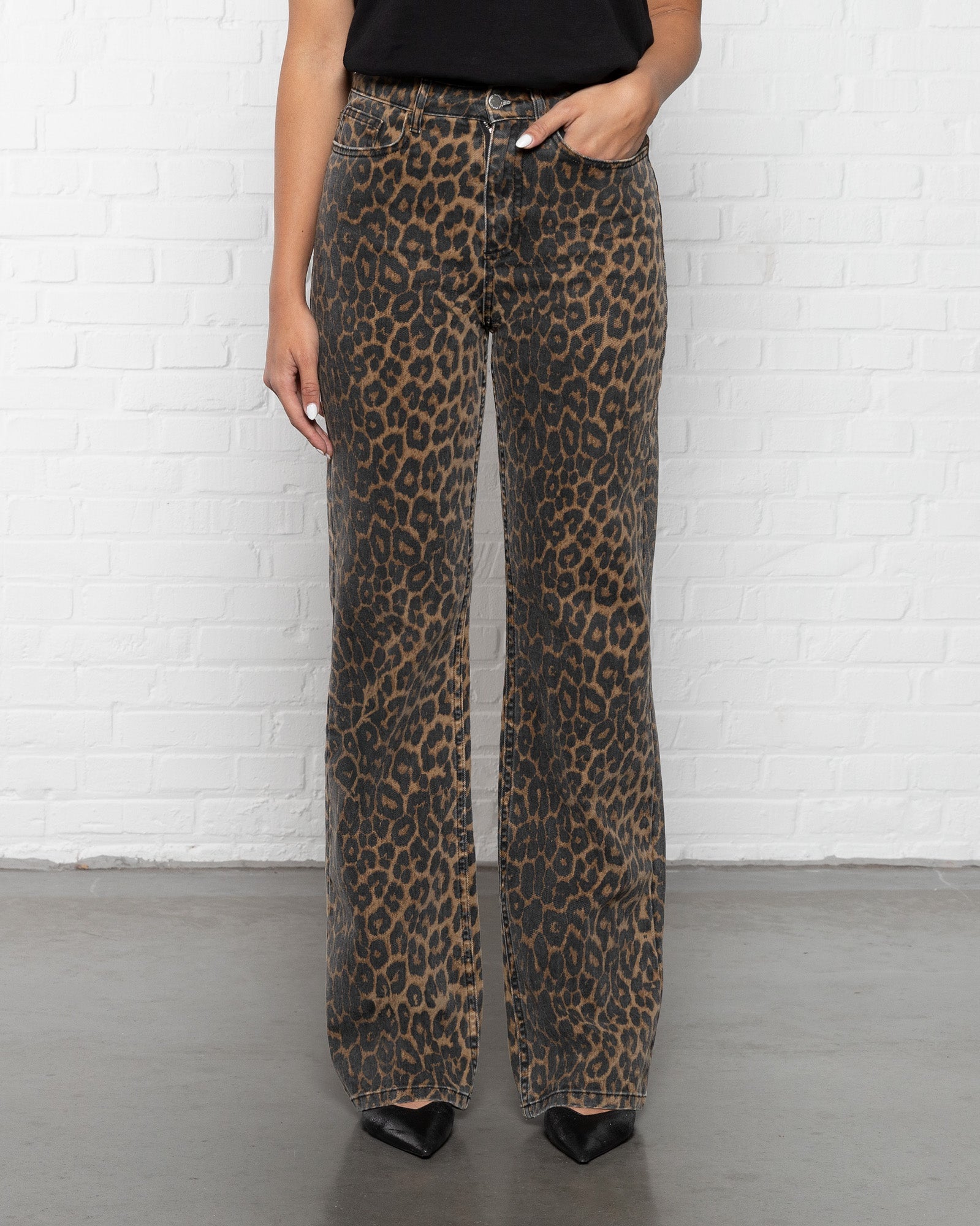 TALÍA | Vaqueros con estampado de leopardo negro