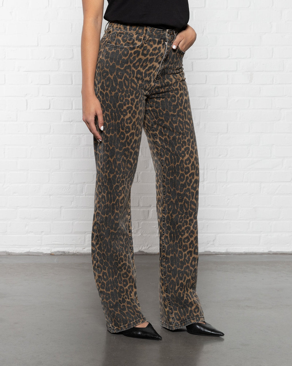 TALÍA | Vaqueros con estampado de leopardo negro