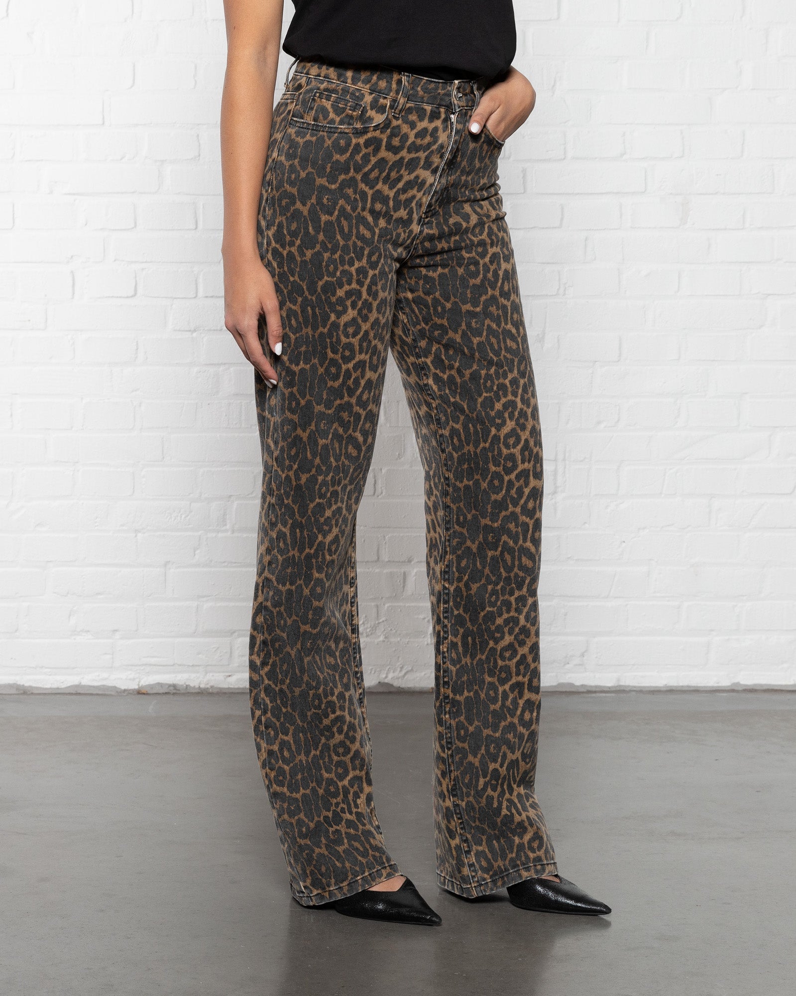 TALÍA | Vaqueros con estampado de leopardo negro