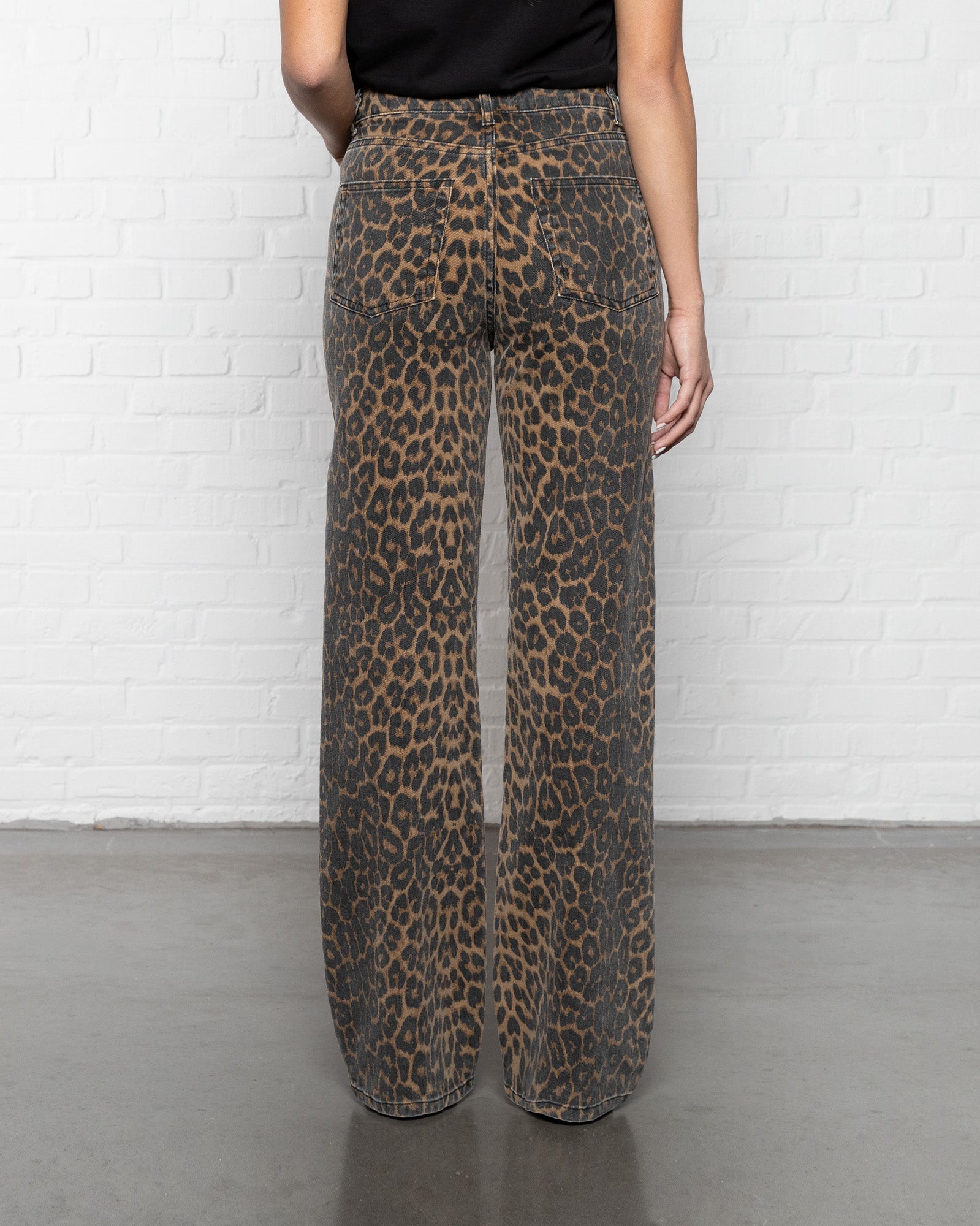 TALÍA | Vaqueros con estampado de leopardo negro
