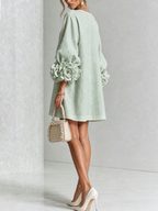 AMPARO | Vestido corto con botones de flor y mangas abullonadas