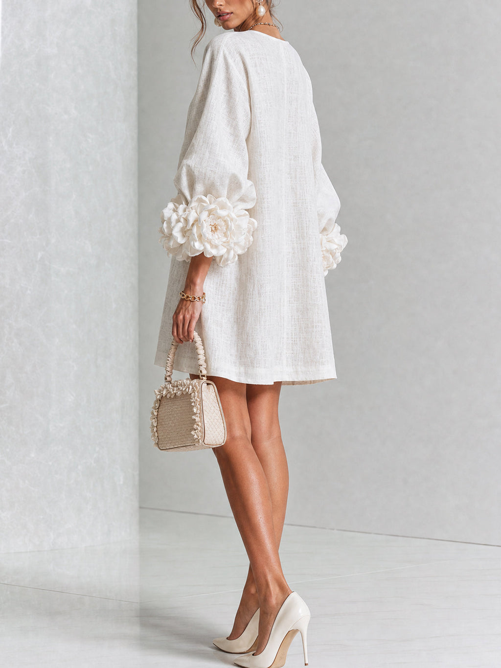 AMPARO | Vestido corto con botones de flor y mangas abullonadas