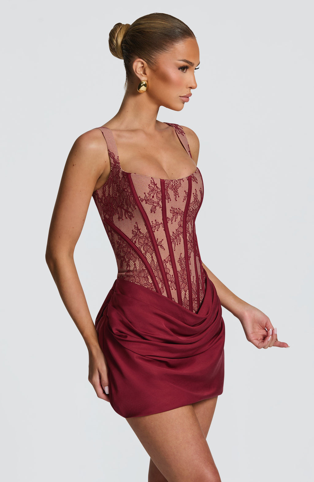 Cornelia — Vestido Corto Encaje Burdeos | Romanticismo Oscuro