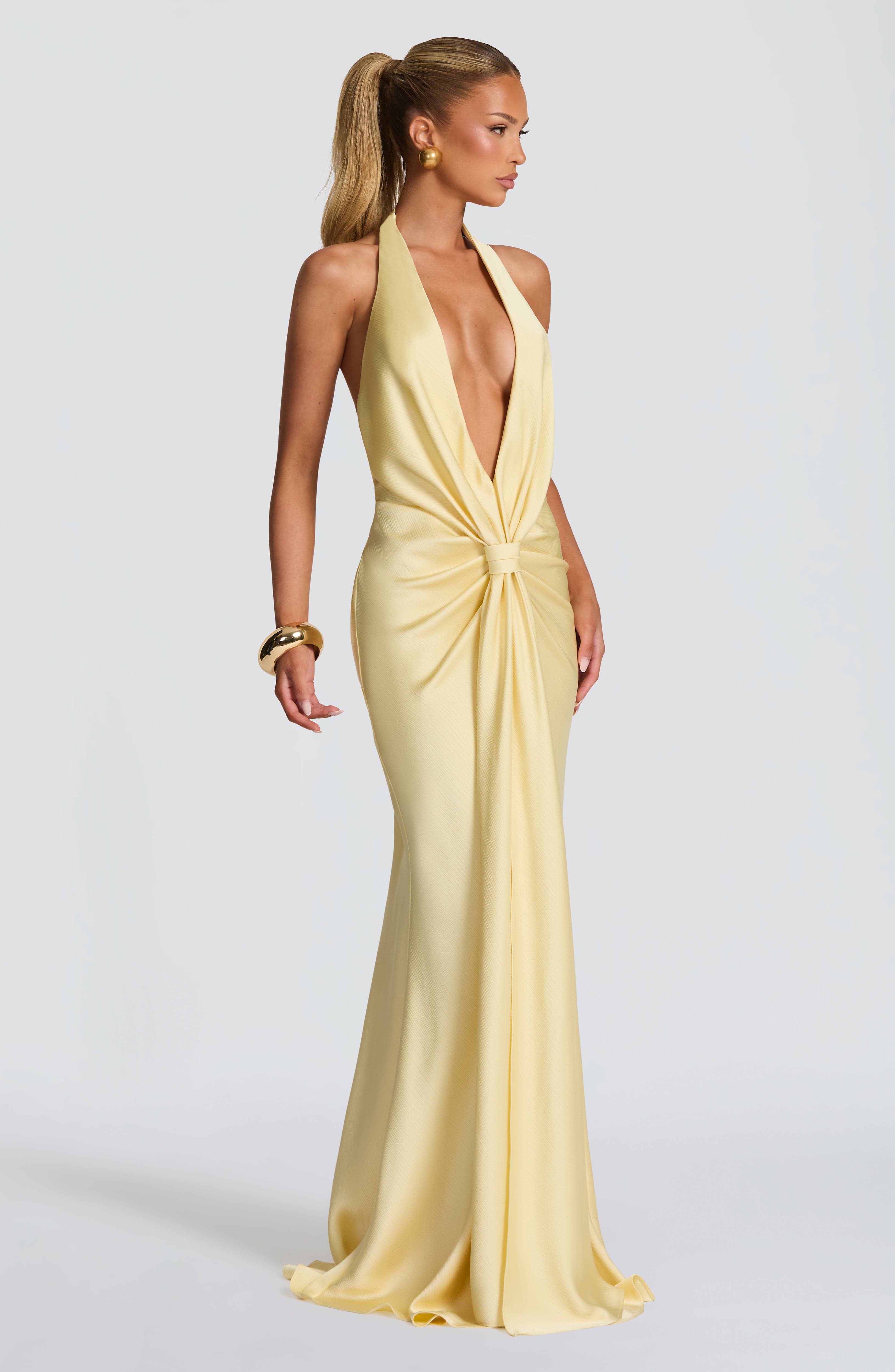LUCÍA Vestido Largo con Escote Pronunciado